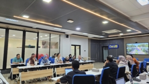 Materi dan diskusi saat program pengabdian UMKM Batik dan Kulit