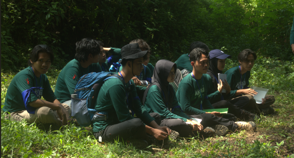 Peserta antusias pada mata acara WIB di Camaraderie Day