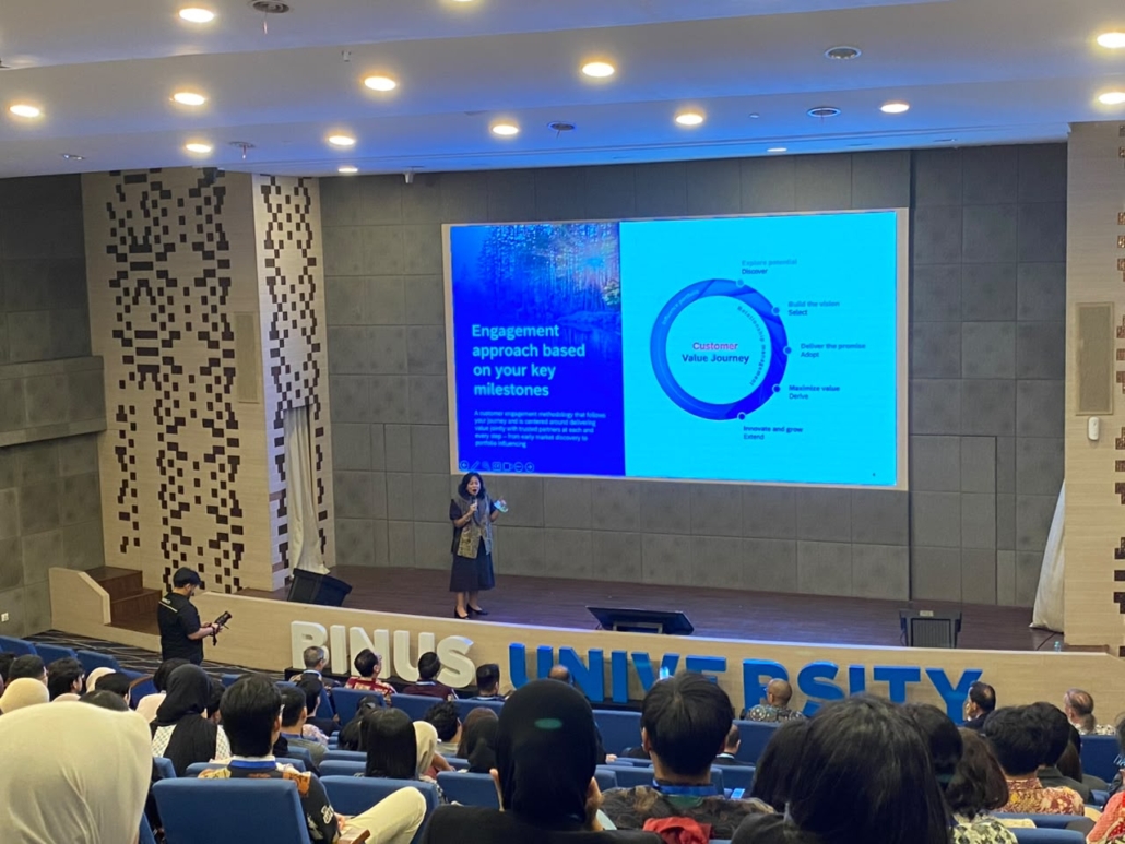 Sesi Pengenalan Dari Senior Solution Advisor at SAP Asia Pasific
